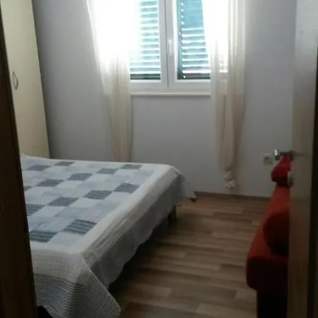 아파트 With Parking Space Grebastica, Sibenik - 13365 Baselovici