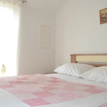 Apartman With Parking Space Grebastica, Sibenik - 13365 *