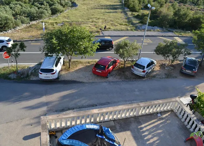 With Parking Space Grebastica, Sibenik - 13365 דירה *