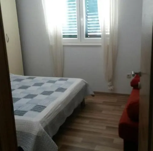 דירה With Parking Space Grebastica, Sibenik - 13365 Baselovici