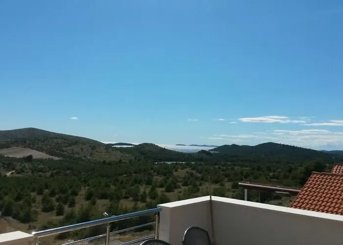 With Parking Space Grebastica, Sibenik - 13365 דירה Baselovici