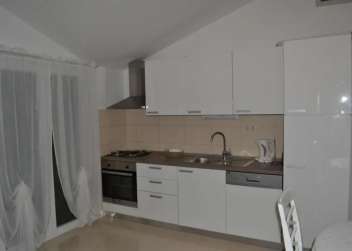 With Parking Space Grebastica, Sibenik - 13365 דירה