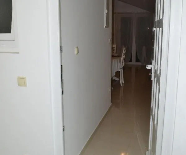 דירה With Parking Space Grebastica, Sibenik - 13365 Baselovici